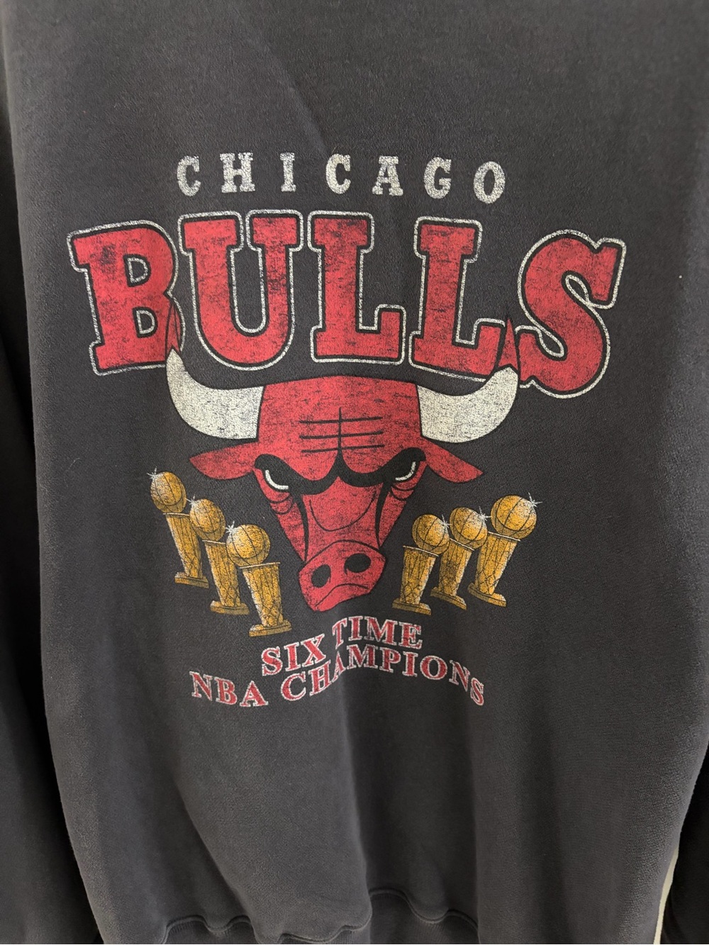 Abercrombie & Fitch Black Chicago Bulls Graphic Crewneck - Red, White, Gold